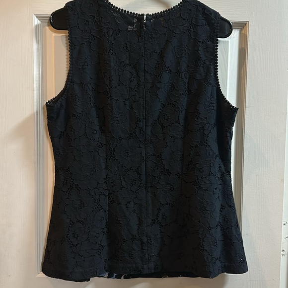 Ann Taylor fully lined, embroidered shell. - Picture 5 of 5